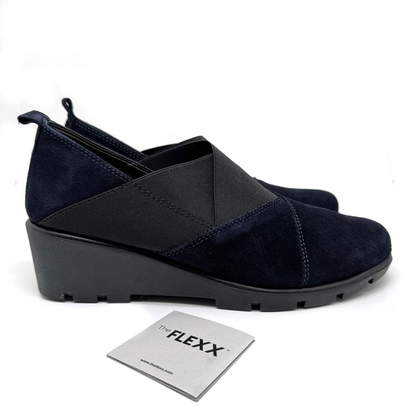 THE FLEXX Shoes - THE FLEXX Women's Dark Blue and Black Wedges Size 9